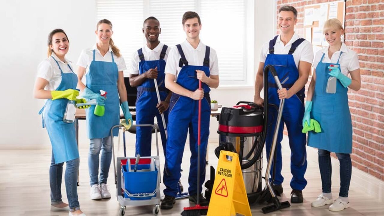 Vaga para 2 Limpadores 